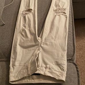 White American Eagle skinny jeans